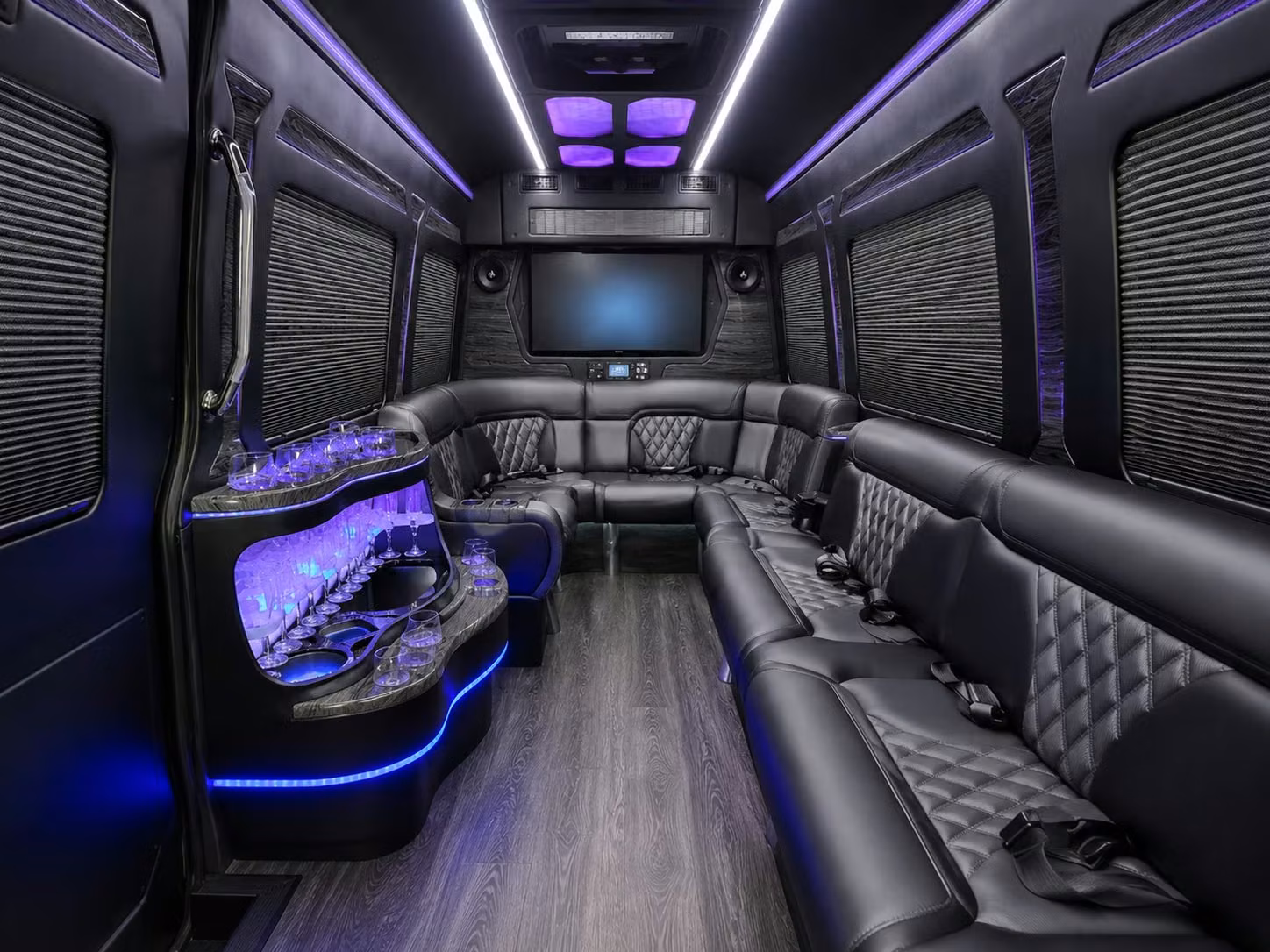 construction crew shuttles and worksite transportation around murfreesboro